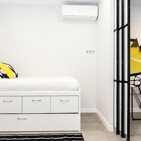 Apartamento Bnbholder Black & Yellow Design Sol Madrid Exterior foto