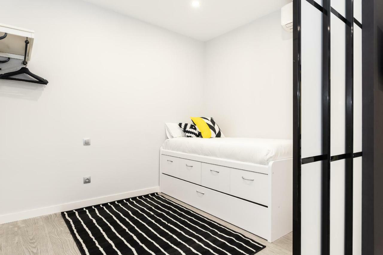 Apartamento Bnbholder Black & Yellow Design Sol Madrid Exterior foto