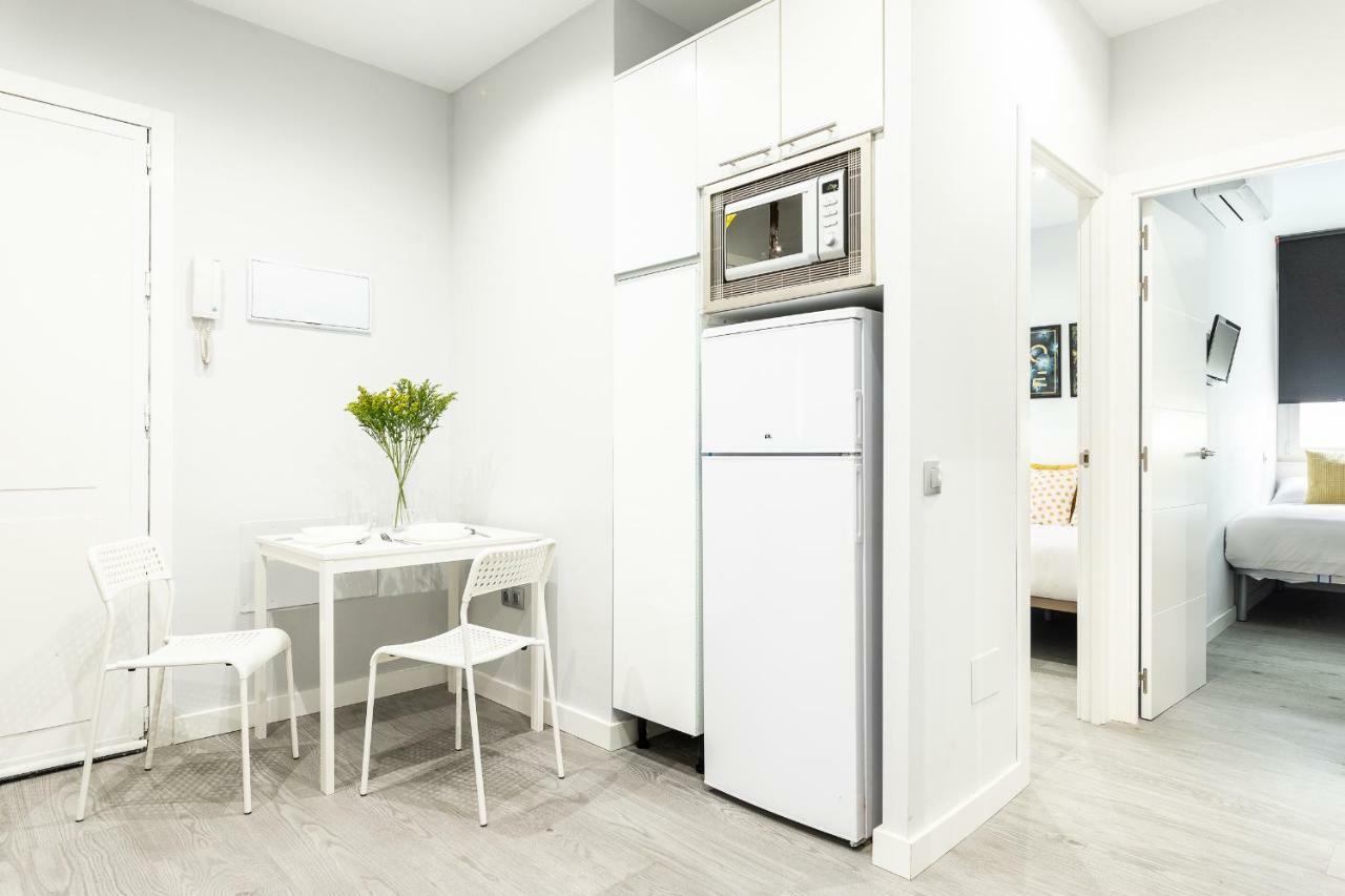 Apartamento Bnbholder Black & Yellow Design Sol Madrid Exterior foto