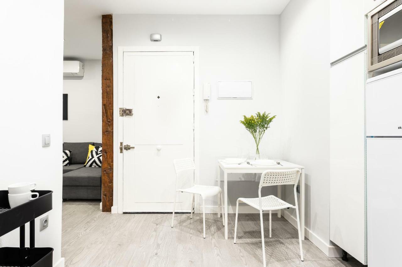 Apartamento Bnbholder Black & Yellow Design Sol Madrid Exterior foto