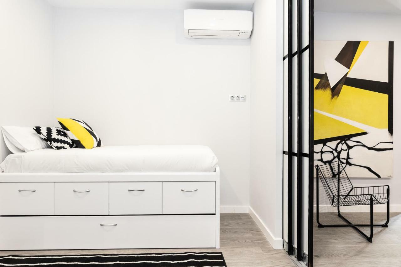 Apartamento Bnbholder Black & Yellow Design Sol Madrid Exterior foto